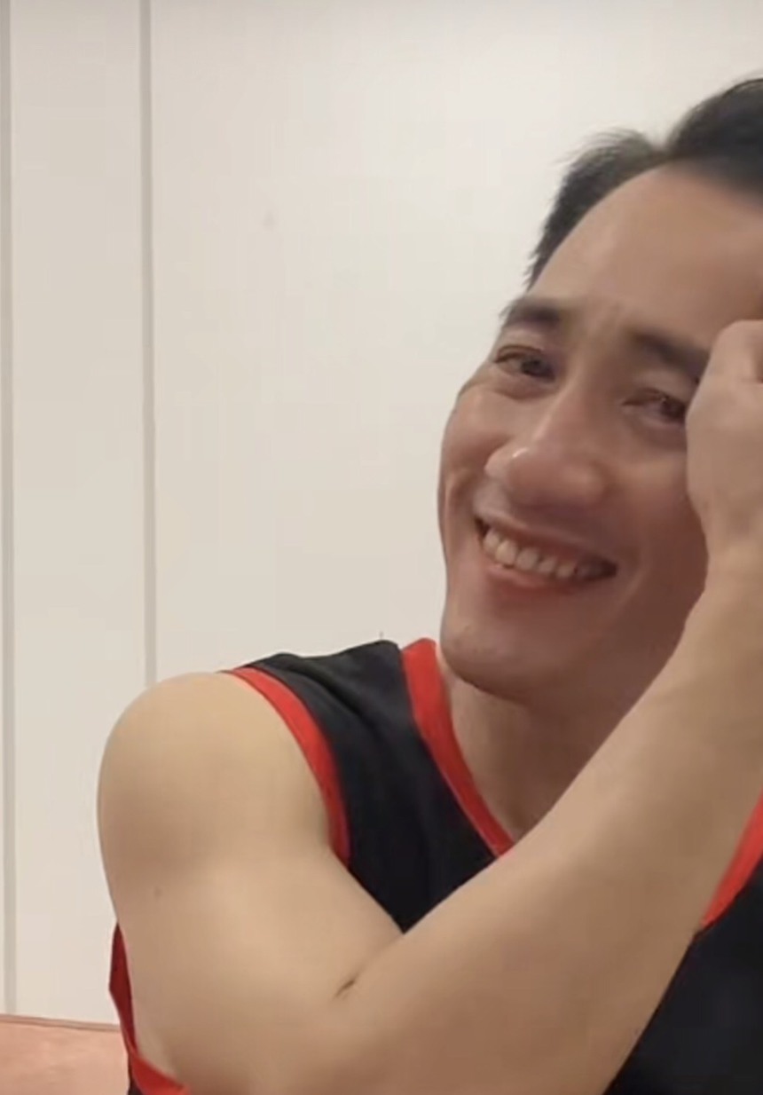 Thùy Tiên khoe dậy 5h sáng dọn nhà, bị bố 'bóc' ngay trên livestream - Ảnh 2.