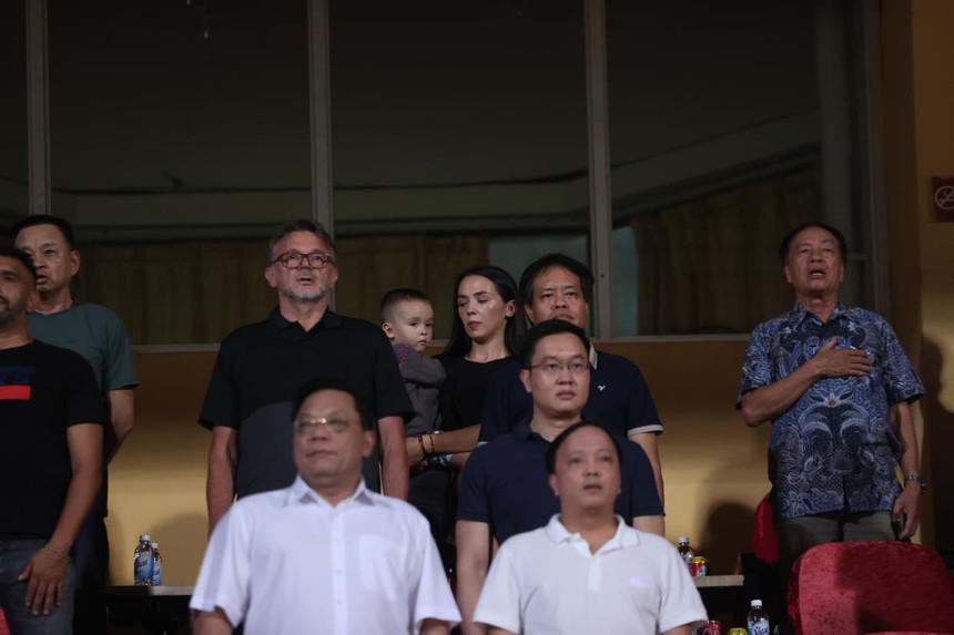 Vợ thủ môn Filip Nguyễn: ‘Chồng tôi chơi chân rất tốt’ - Ảnh 3.