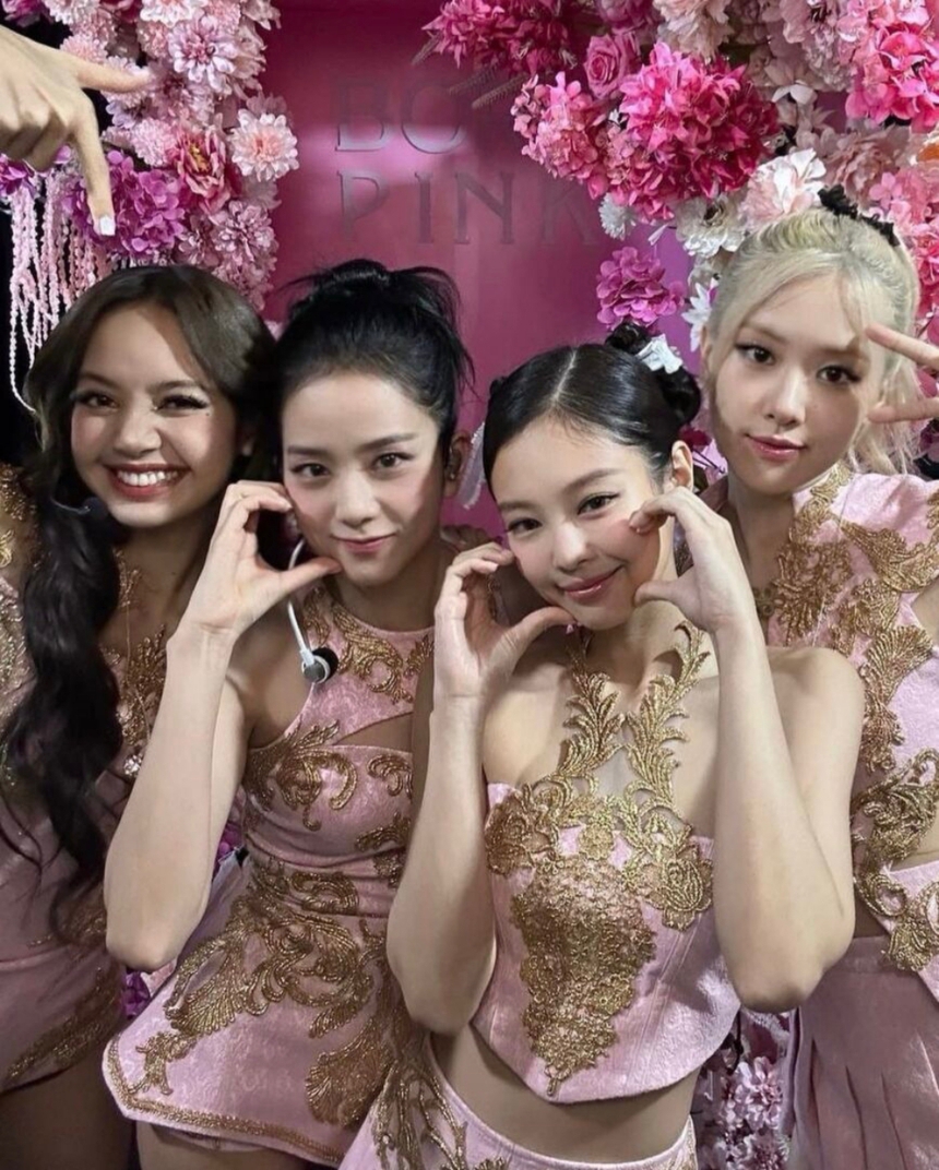 Blackpink quay video kỷ niệm 7 năm ở Hà Nội - Ảnh 1.