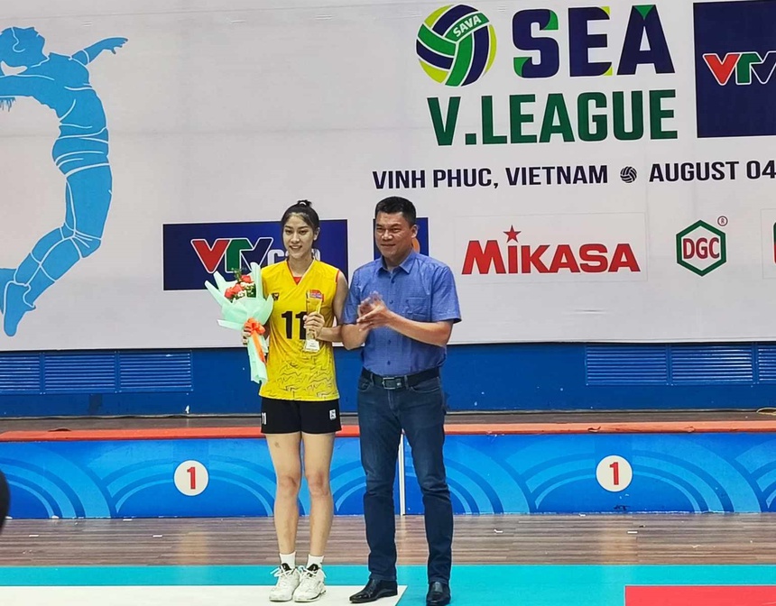 Trang bóng chuyền Thái Lan đăng ảnh Kiều Trinh, hàng trăm fan Thái khen xinh đẹp, đánh hay, so sánh với Thanh Thúy - Ảnh 3.