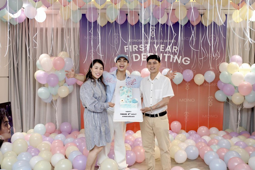 Sao Việt 9/8: Mono kỉ niệm 1 năm debut, Thúy Ngân lên tiếng về mối quan hệ giữa mình và S.T Sơn Thạch - Ảnh 1.