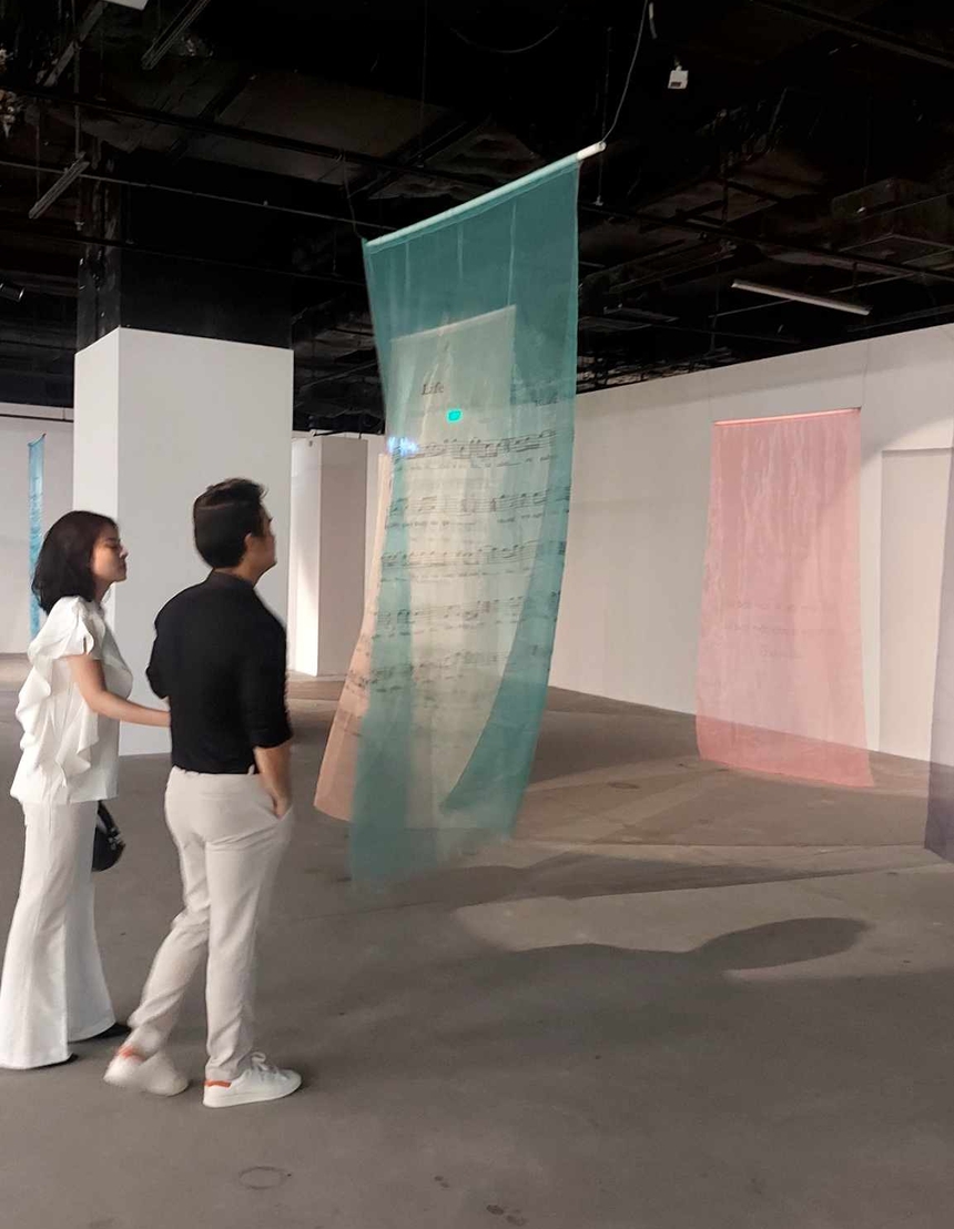 Ca sĩ Hoàng Quyên: '30 tuổi, tôi vẫn rong chơi' - Ảnh 5. Ca sĩ Hoàng Quyên: '30 tuổi, tôi vẫn rong chơi' - Ảnh 5.