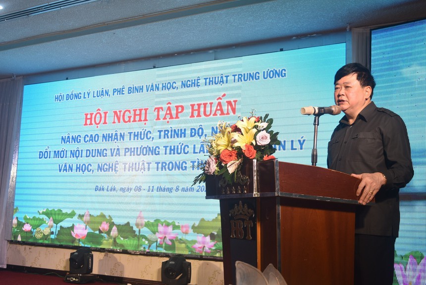 Mạnh Cường biên tập - Nâng cao nhận thức, trình độ, năng lực lý luận, phê bình văn học, nghệ thuật trong tình hình mới - Ảnh 1. Mạnh Cường biên tập - Nâng cao nhận thức, trình độ, năng lực lý luận, phê bình văn học, nghệ thuật trong tình hình mới - Ảnh 1.