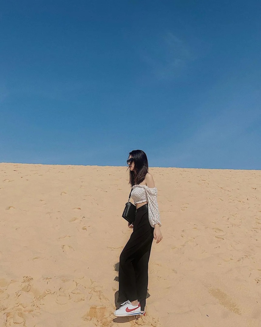 Lạc vào "sa mạc thu nhỏ" ở Quảng Bình, trải nghiệm trượt ván, chạy xe địa hình cực đã - Ảnh 9.