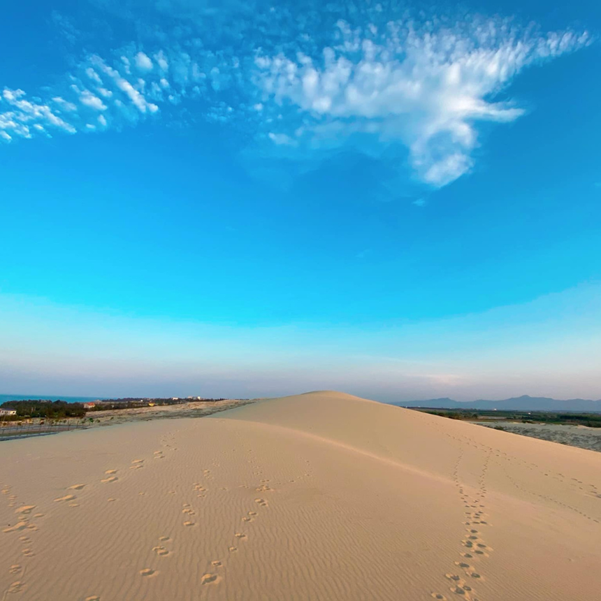 Lạc vào "sa mạc thu nhỏ" ở Quảng Bình, trải nghiệm trượt ván, chạy xe địa hình cực đã - Ảnh 10.