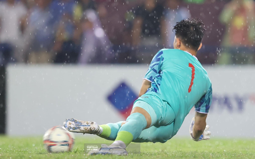 Thủ thành SLNA khẳng định với HLV Troussier mình không thua Văn Chuẩn - Ảnh 3.