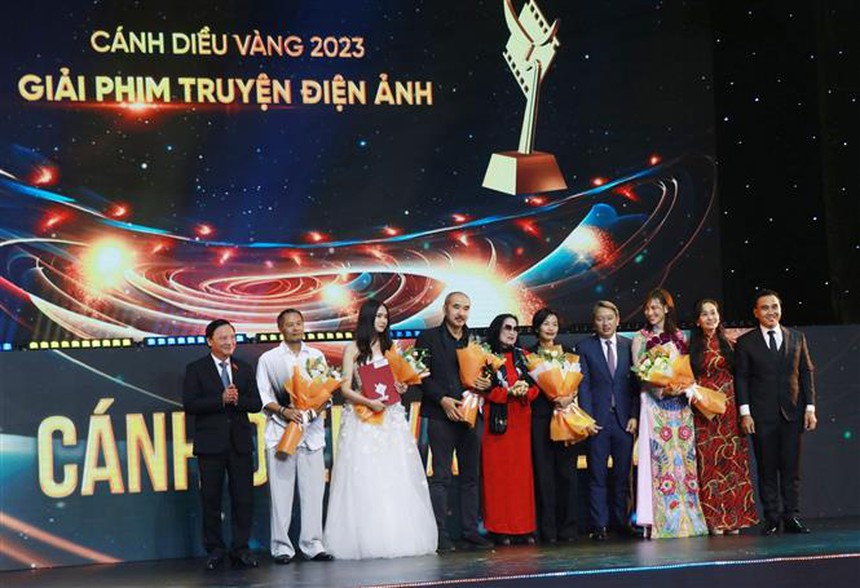 Giải thưởng Cánh diều 2023 vinh danh 'Tro tàn rực rỡ' của đạo diễn Bùi Thạc Chuyên - Ảnh 1. Giải thưởng Cánh diều 2023 vinh danh 'Tro tàn rực rỡ' của đạo diễn Bùi Thạc Chuyên - Ảnh 1.