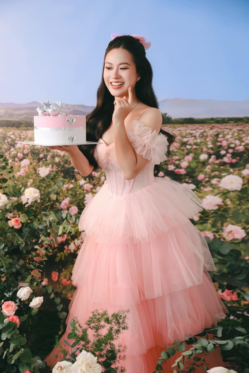 Lâm Vỹ Dạ vừa lấn sân ca hát đã có "tin vui", giờ viên mãn đủ đường - Ảnh 5.