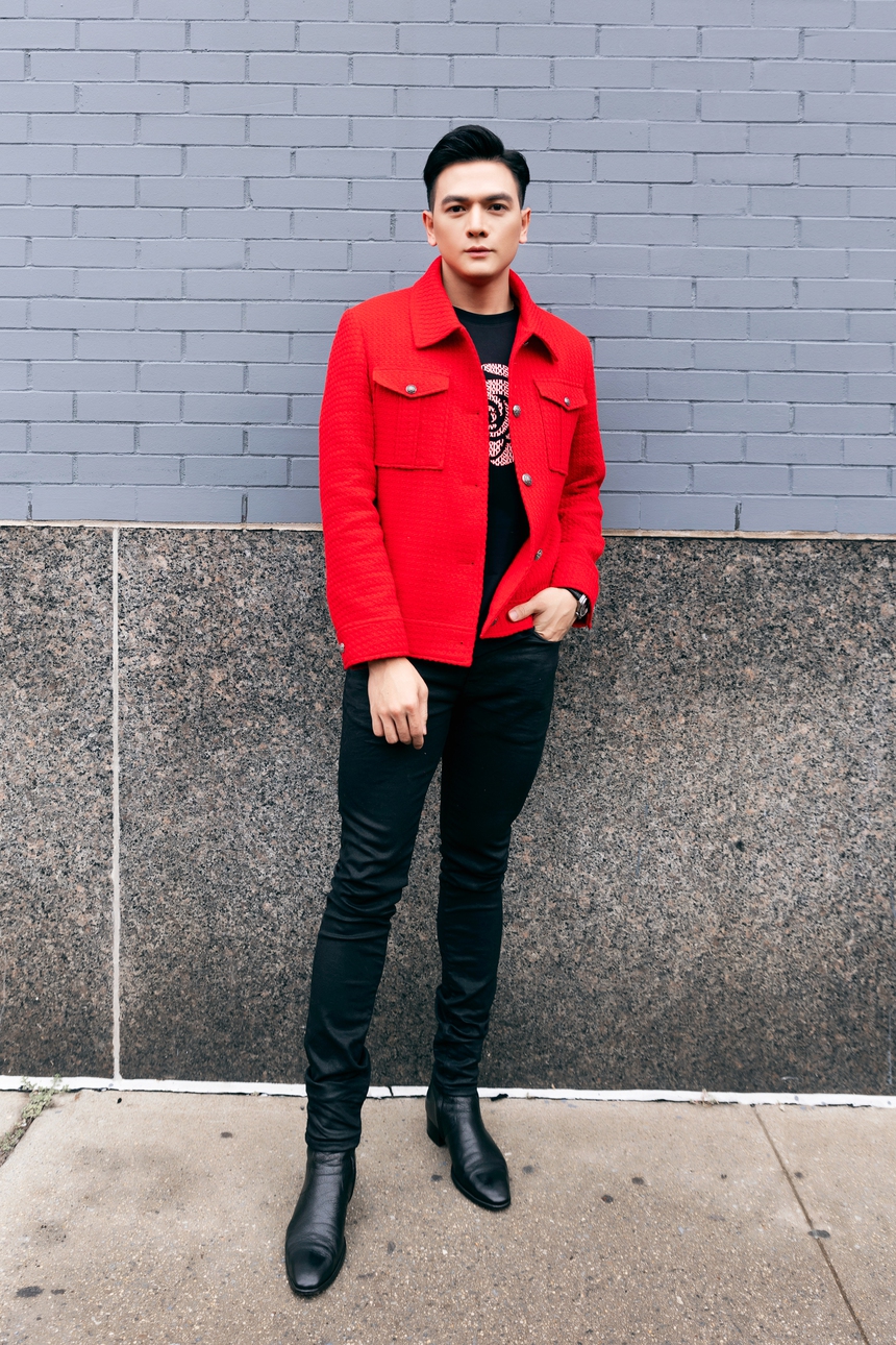 Dàn sao mặc trang phục đỏ rực tham dự show diễn của Đỗ Mạnh Cường tại Tuần lễ Thời trang New York Xuân - Hè 2024 - Ảnh 15.