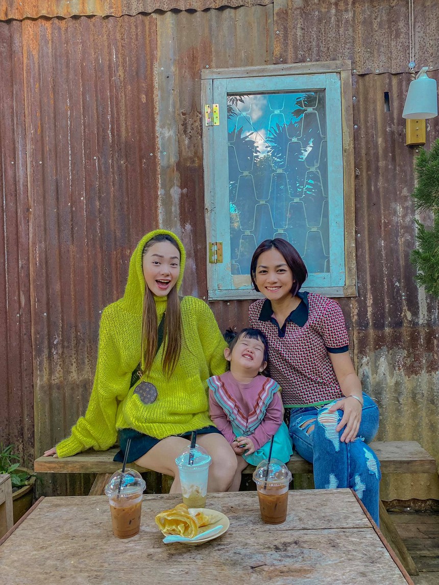 Tình cảm chị chồng em dâu nhà Minh Hằng: Thương nhau hết lòng, bầu bí sinh nở chăm lo như ruột thịt - Ảnh 9. Tình cảm chị chồng em dâu nhà Minh Hằng: Thương nhau hết lòng, bầu bí sinh nở chăm lo như ruột thịt - Ảnh 9.