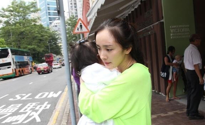 Loạt sao nữ C-biz để chồng cũ nuôi con hậu ly hôn: Dương Mịch bị mắng, Triệu Lệ Dĩnh được khen - Ảnh 6.