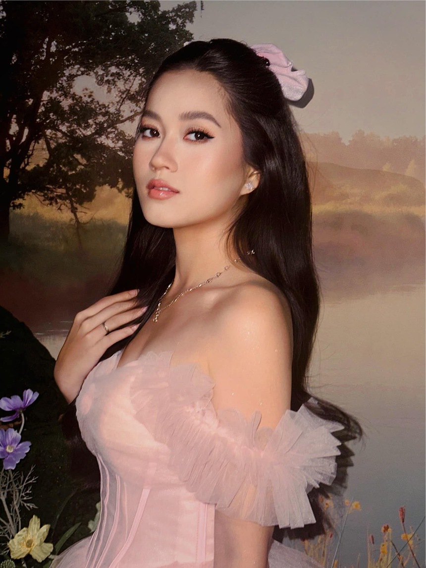 Lâm Vỹ Dạ vừa lấn sân ca hát đã có "tin vui", giờ viên mãn đủ đường - Ảnh 1.