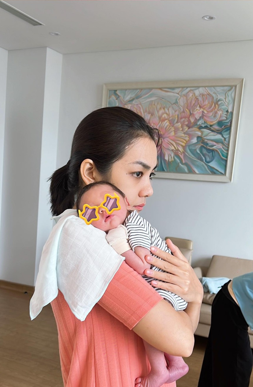 Tình cảm chị chồng em dâu nhà Minh Hằng: Thương nhau hết lòng, bầu bí sinh nở chăm lo như ruột thịt - Ảnh 1. Tình cảm chị chồng em dâu nhà Minh Hằng: Thương nhau hết lòng, bầu bí sinh nở chăm lo như ruột thịt - Ảnh 1.