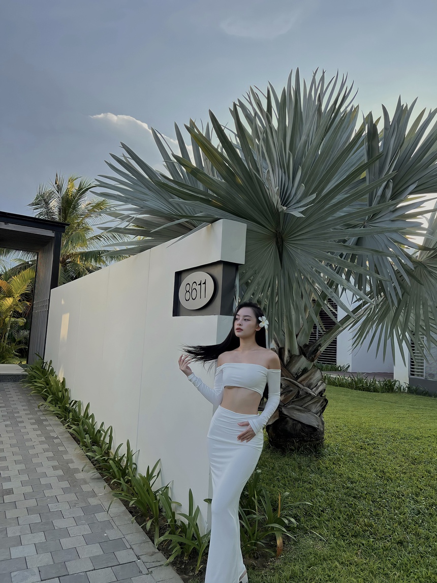 Loạt ảnh bikini quyến rũ của ngọc nữ look book không tuổi Chi Hoàng - Ảnh 1. Loạt ảnh bikini quyến rũ của ngọc nữ look book không tuổi Chi Hoàng - Ảnh 1.