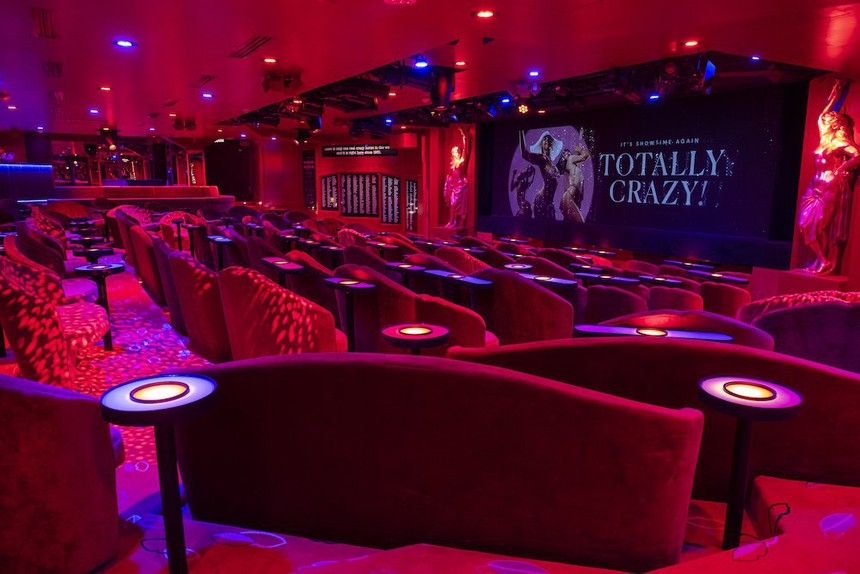 Instagram của Lisa Blackpink bị khủng bố sau thông báo diễn ở quán rượu khoả thân - Ảnh 5.