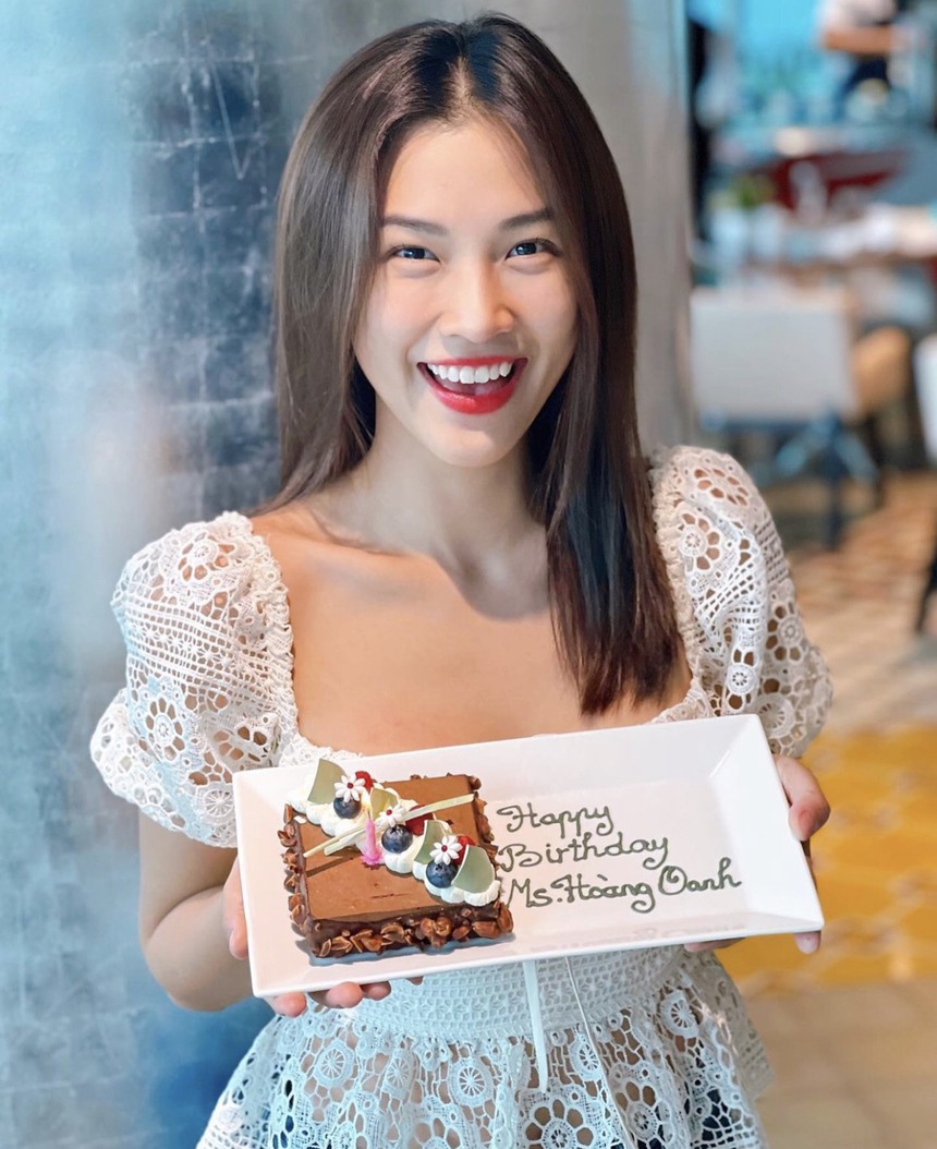 Sao Việt 11/9: Phương Mỹ Chi ra album kỉ niệm 10 năm ca hát, Hari Won đọ sắc cùng dàn sao nữ showbiz - Ảnh 5.