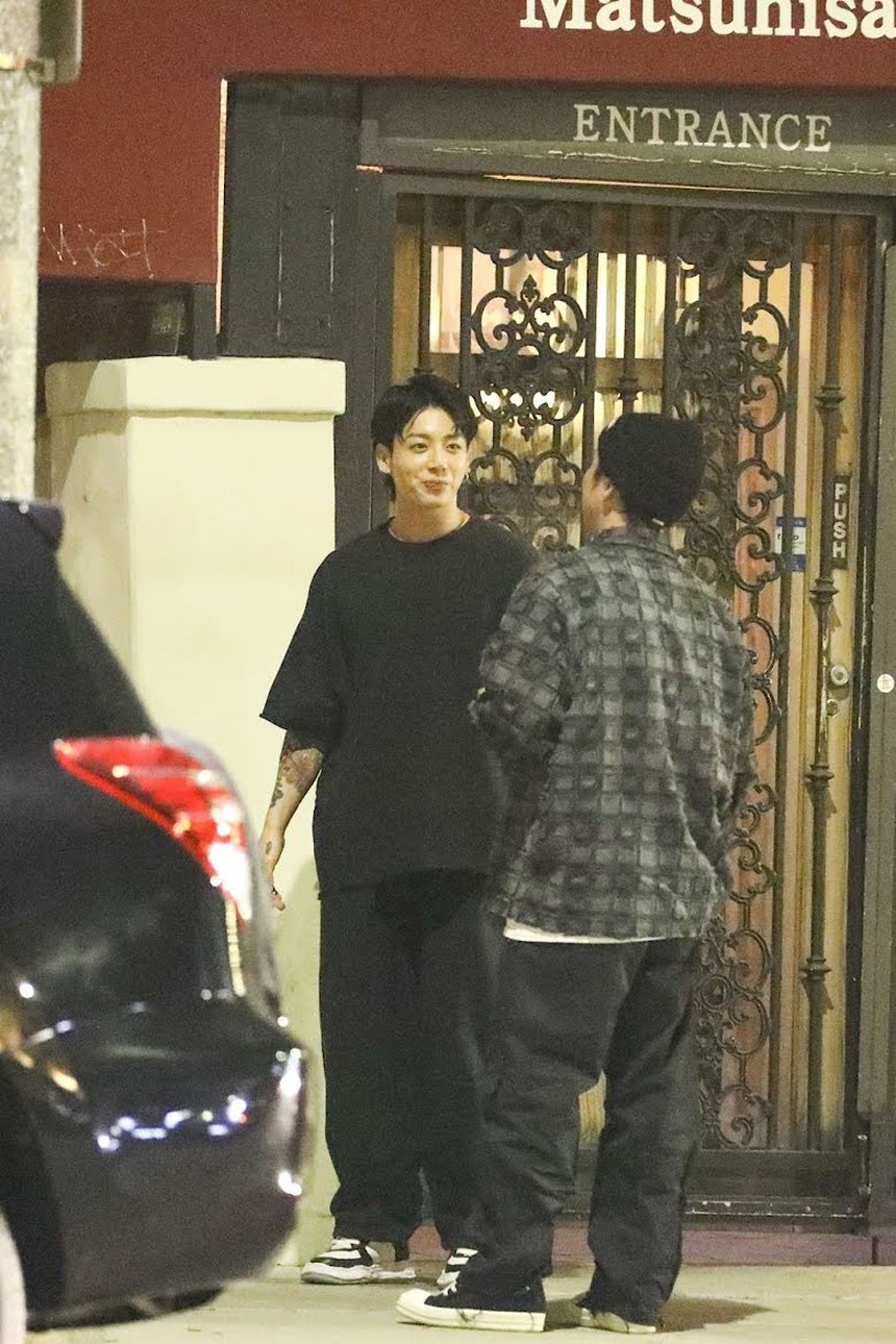 Xuất hiện hình ảnh Jungkook hút thuốc ở California, tranh cãi nam thần BTS này có vi phạm luật cấm? - Ảnh 3.