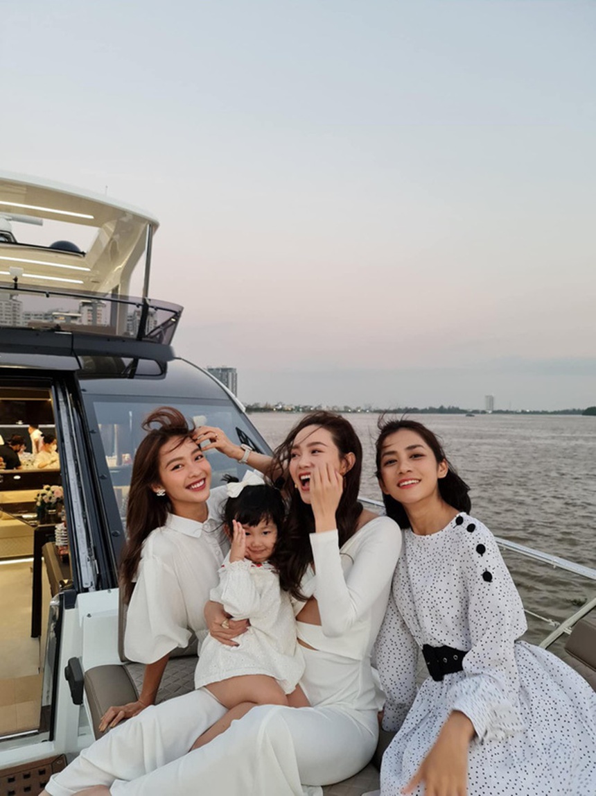 Tình cảm chị chồng em dâu nhà Minh Hằng: Thương nhau hết lòng, bầu bí sinh nở chăm lo như ruột thịt - Ảnh 10. Tình cảm chị chồng em dâu nhà Minh Hằng: Thương nhau hết lòng, bầu bí sinh nở chăm lo như ruột thịt - Ảnh 10.