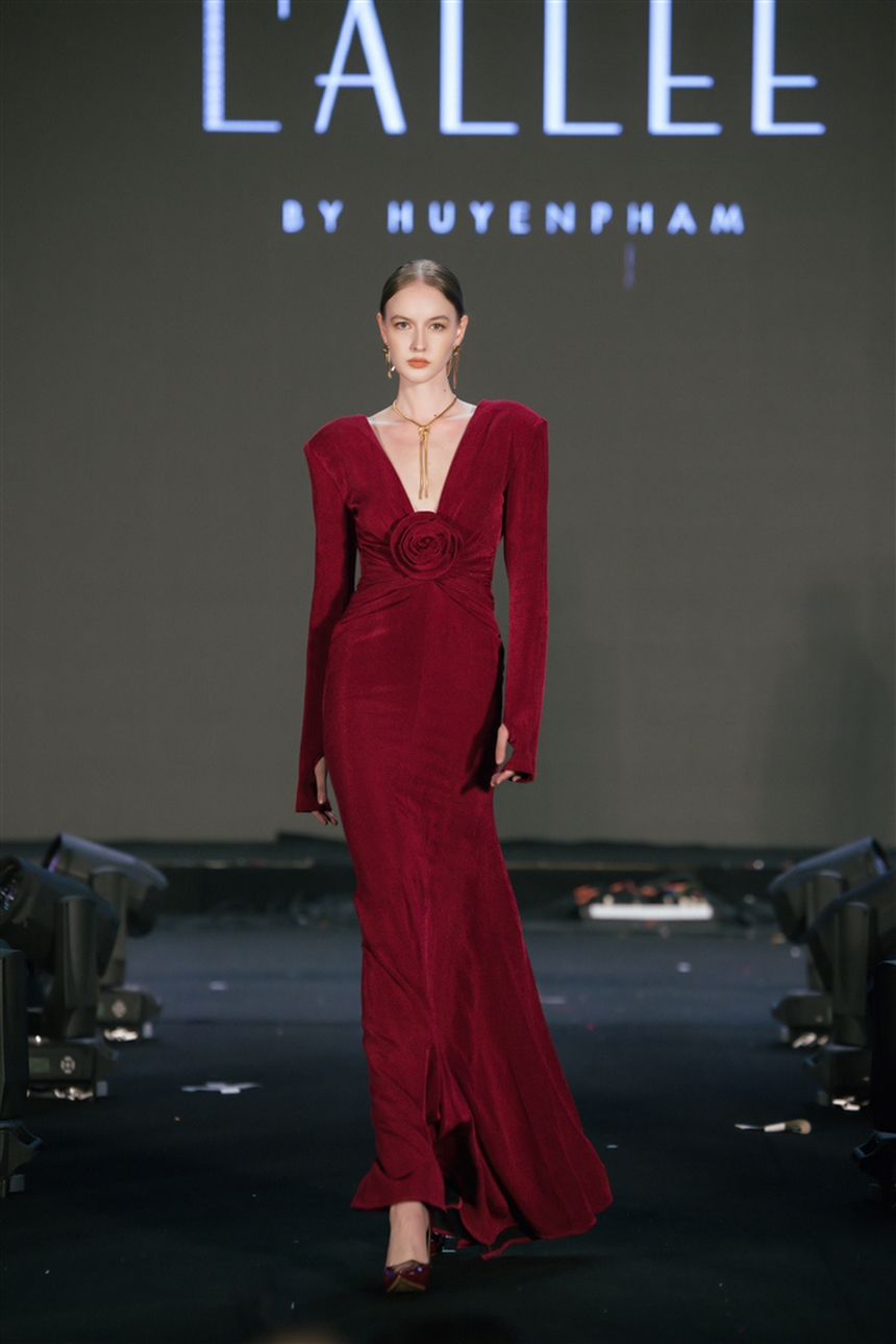 Trình diễn thời trang Anh quốc tôn vinh giá trị bền vững - Ảnh 4.