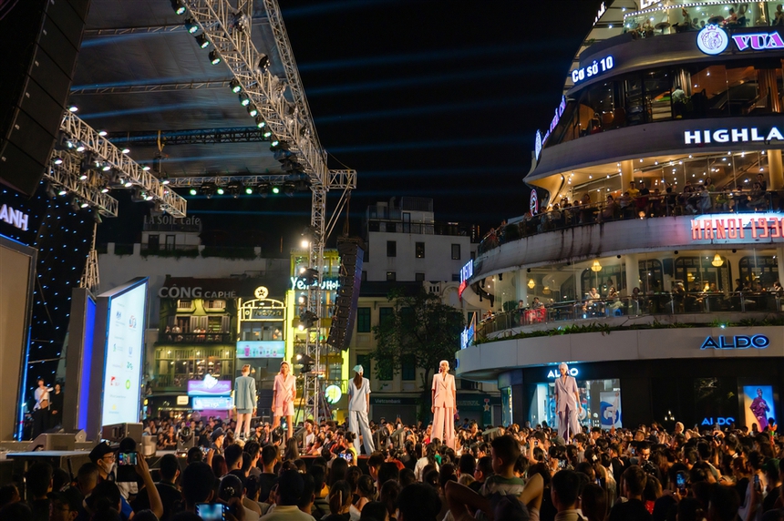 Trình diễn thời trang Anh quốc tôn vinh giá trị bền vững - Ảnh 8.