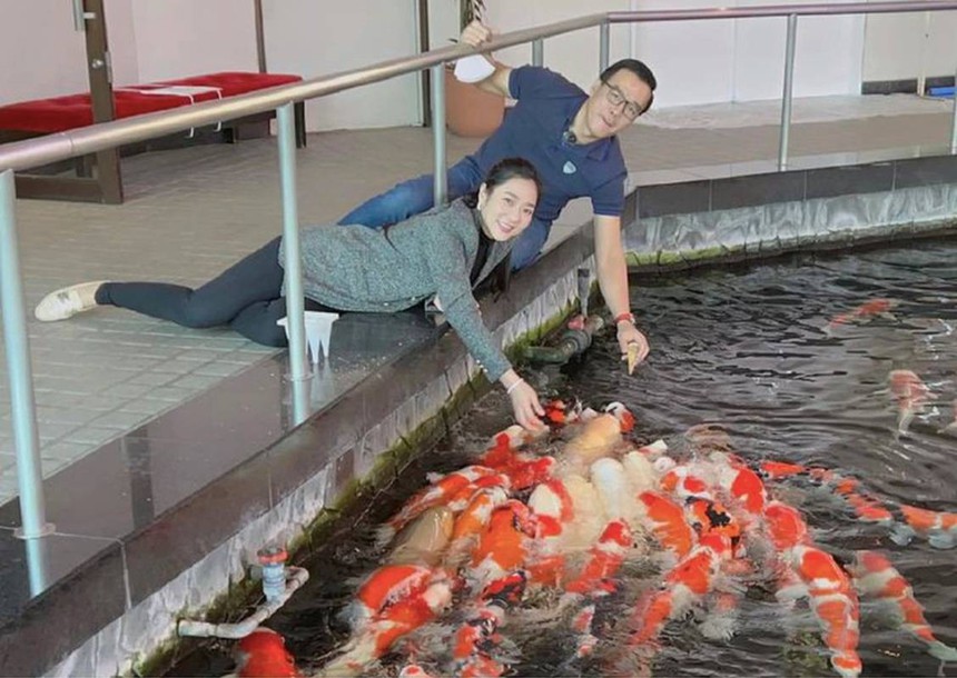 Những 'pha' ngôn tình giữa Hà Thanh Xuân và 'Vua cá koi' trước khi chia tay - Ảnh 7.