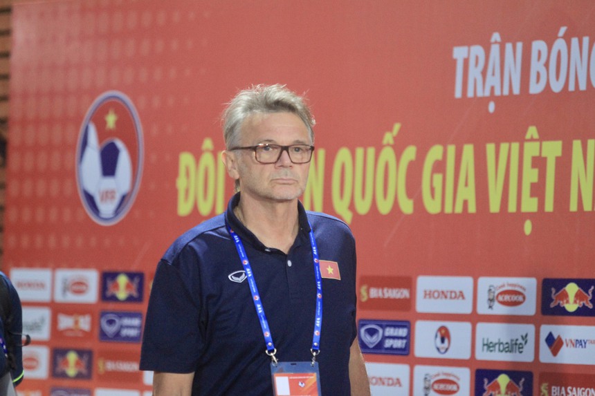 TRỰC TIẾP bóng đá Việt Nam vs Palestine: Xem HLV Troussier 'xếp hình' - Ảnh 1.