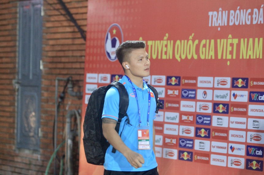 TRỰC TIẾP bóng đá Việt Nam vs Palestine: Xem HLV Troussier 'xếp hình' - Ảnh 2.