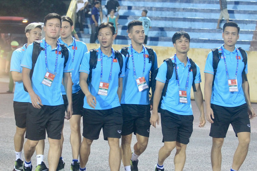 TRỰC TIẾP bóng đá Việt Nam vs Palestine: Xem HLV Troussier 'xếp hình' - Ảnh 3.