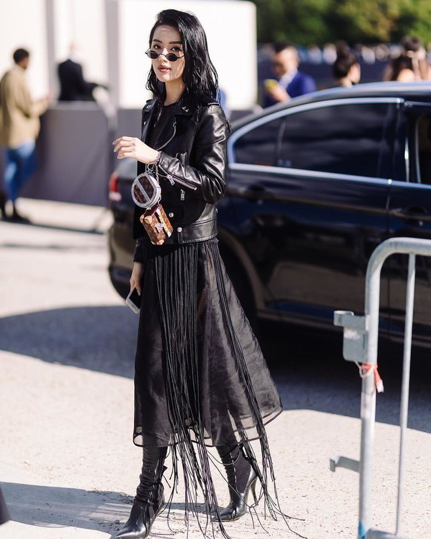 Bộ sưu tập giày hiệu của "Cô Em Trendy" Khánh Linh: Đôi rẻ cũng 15 triệu đồng - Ảnh 10. Bộ sưu tập giày hiệu của "Cô Em Trendy" Khánh Linh: Đôi rẻ cũng 15 triệu đồng - Ảnh 10.