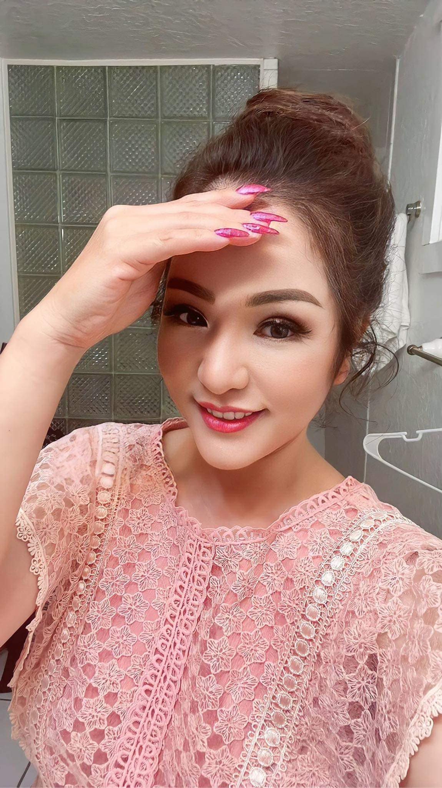 CĐM dậy sóng khi Thúy Nga đăng ảnh gợi cảm tuổi xế chiều - Ảnh 2. CĐM dậy sóng khi Thúy Nga đăng ảnh gợi cảm tuổi xế chiều - Ảnh 2.