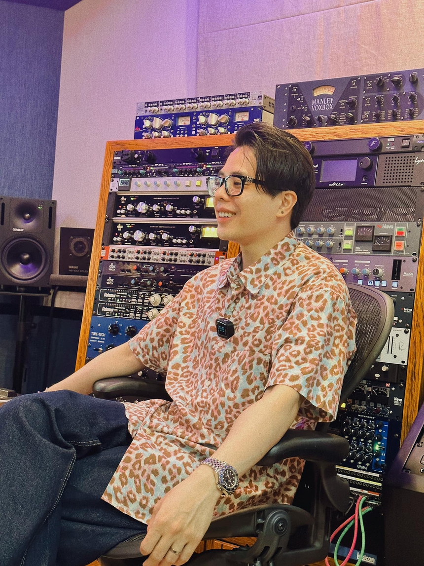 Loạt khoảnh khắc Trịnh Thăng Bình hát lơ lớ: Hóa ra vì mắc bệnh - Ảnh 2. Loạt khoảnh khắc Trịnh Thăng Bình hát lơ lớ: Hóa ra vì mắc bệnh - Ảnh 2.