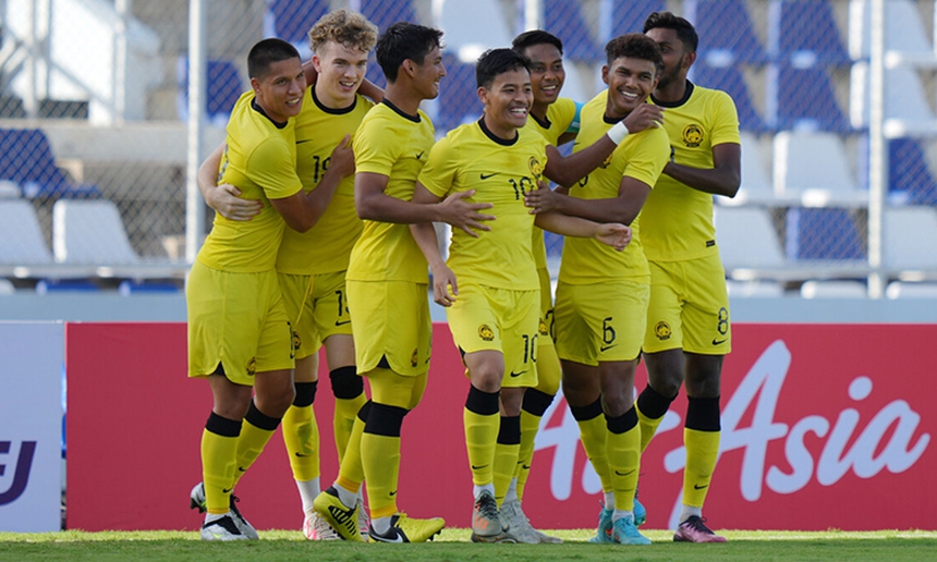 Địa chấn ở vòng loại U23 châu Á 2024: Đại diện Đông Nam Á giành vé qua khe cửa siêu hẹp, khiến ông lớn Tây Á ngậm ngùi - Ảnh 2.