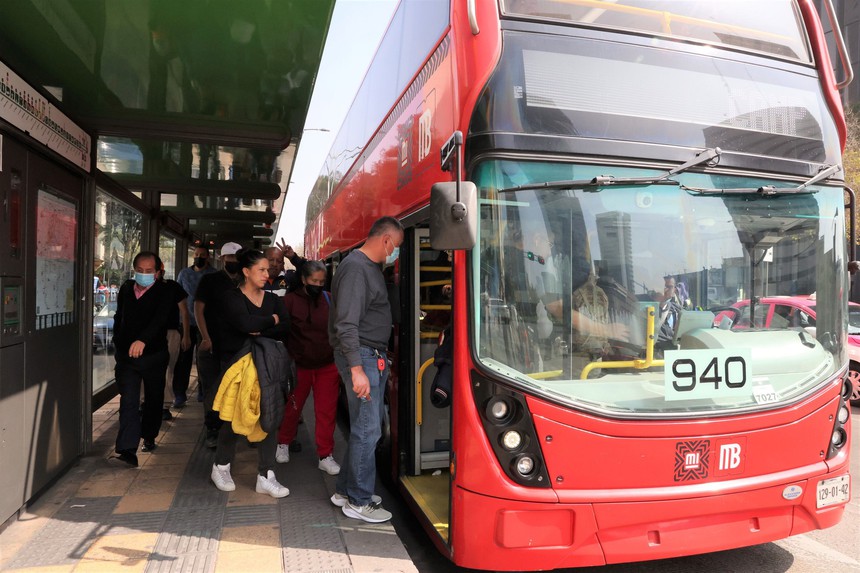 Mexico: Thành phố đầu tiên trên thế giới có lái xe bus toàn nữ - Ảnh 1.