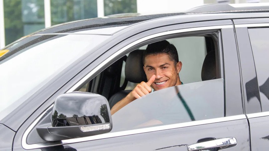 Các siêu sao sân cỏ đang đi xe gì? - Ảnh 1. Các siêu sao sân cỏ đang đi xe gì? - Ảnh 1.