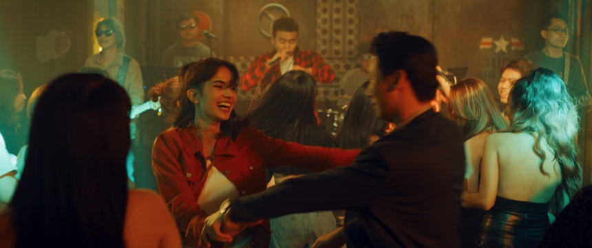 Isaac suy sụp vì "chạy deadline", Rocker Nguyễn bị Emma Lê thách thức ở trailer "Giao lộ 8675" - Ảnh 13.