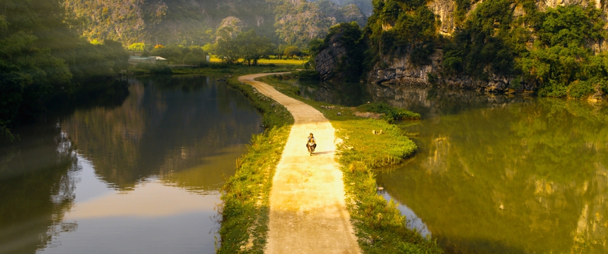 Isaac suy sụp vì "chạy deadline", Rocker Nguyễn bị Emma Lê thách thức ở trailer "Giao lộ 8675" - Ảnh 2.