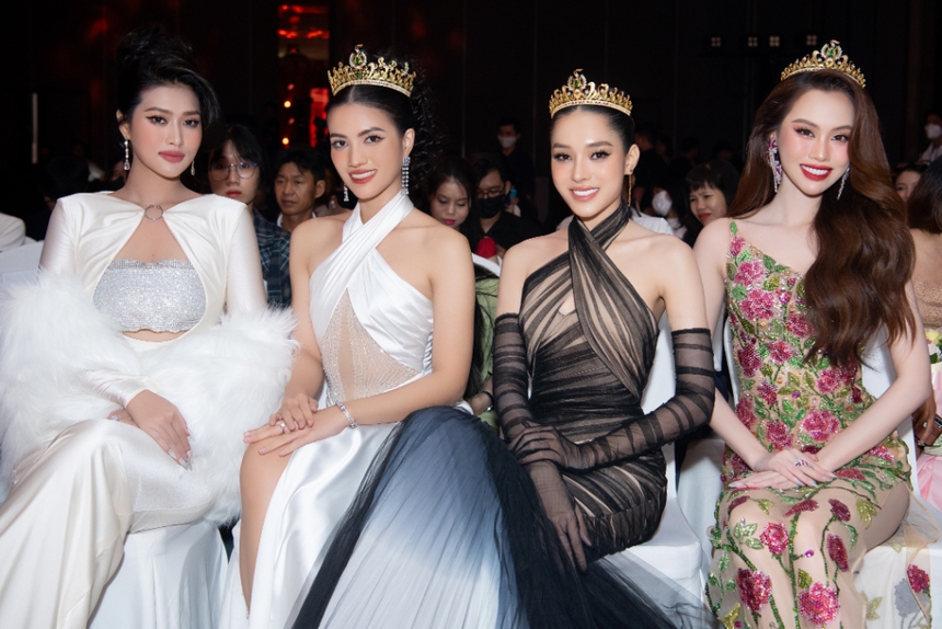 Á hậu Ngọc Hằng bắn tiếng Anh siêu đỉnh tại Họp báo trao sash Miss Intercontinental Vietnam 2023 - Ảnh 11. Á hậu Ngọc Hằng bắn tiếng Anh siêu đỉnh tại Họp báo trao sash Miss Intercontinental Vietnam 2023 - Ảnh 11.