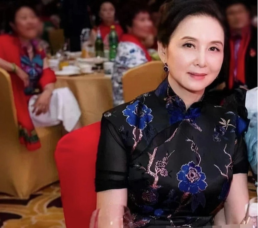 Khâu Bội Ninh - 'Hằng Nga đẹp nhất màn ảnh Hoa ngữ': Cả đời chỉ đóng một vai nhưng thành kinh điển, U70 vẫn kiều diễm xinh đẹp - Ảnh 4.