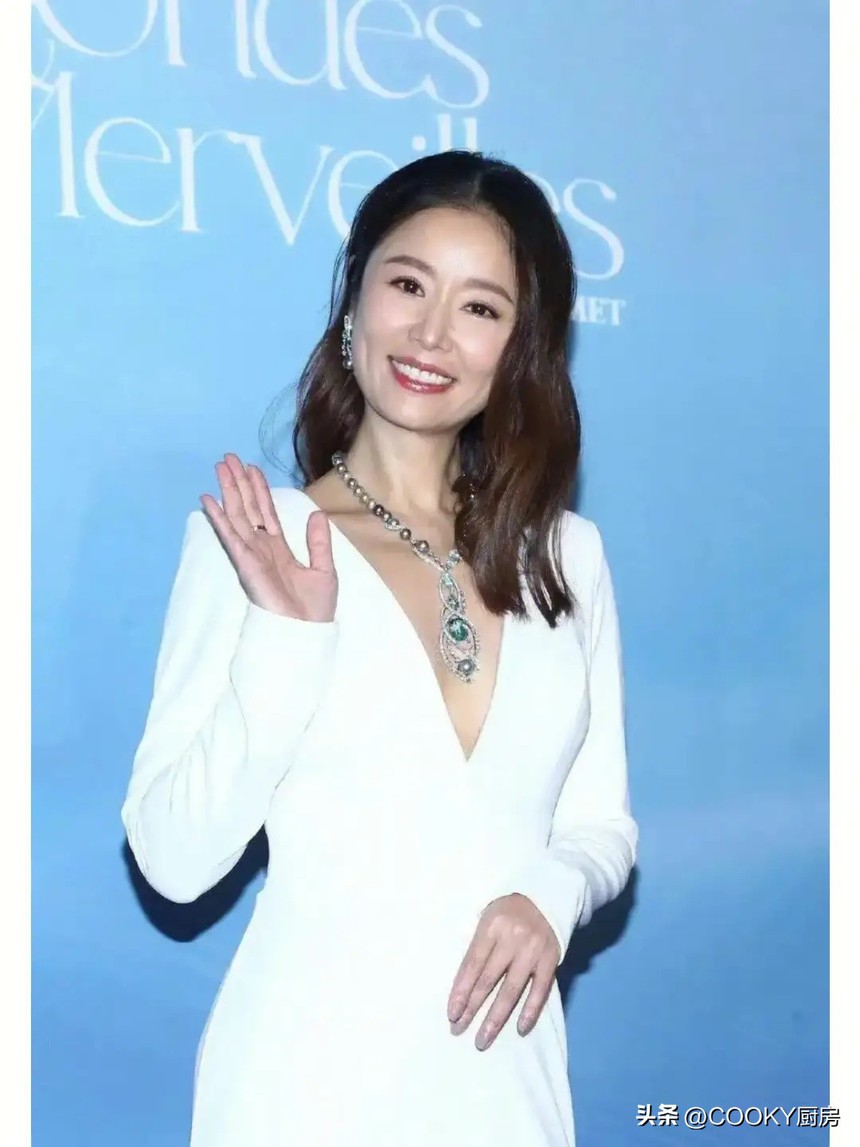 Sau thành công với 'Hoàn Châu cách cách', người mất hình ảnh vì bê bối, người về quê làm nông… - Ảnh 3. Sau thành công với 'Hoàn Châu cách cách', người mất hình ảnh vì bê bối, người về quê làm nông… - Ảnh 3.