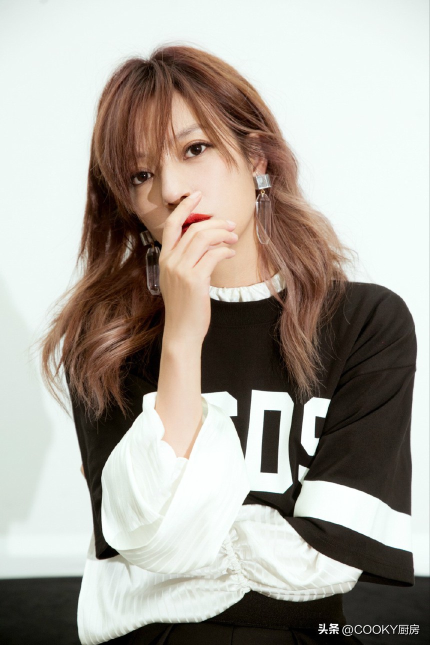 Sau thành công với 'Hoàn Châu cách cách', người mất hình ảnh vì bê bối, người về quê làm nông… - Ảnh 7. Sau thành công với 'Hoàn Châu cách cách', người mất hình ảnh vì bê bối, người về quê làm nông… - Ảnh 7.