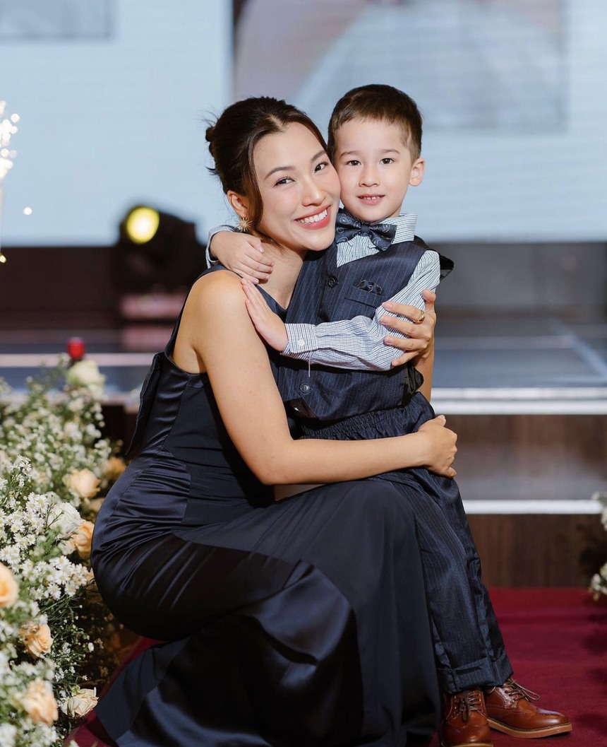 Sao Việt 13/9: Erik khoe body vạm vỡ, Hoàng Oanh hạnh phúc bên con trai lai tây - Ảnh 4.