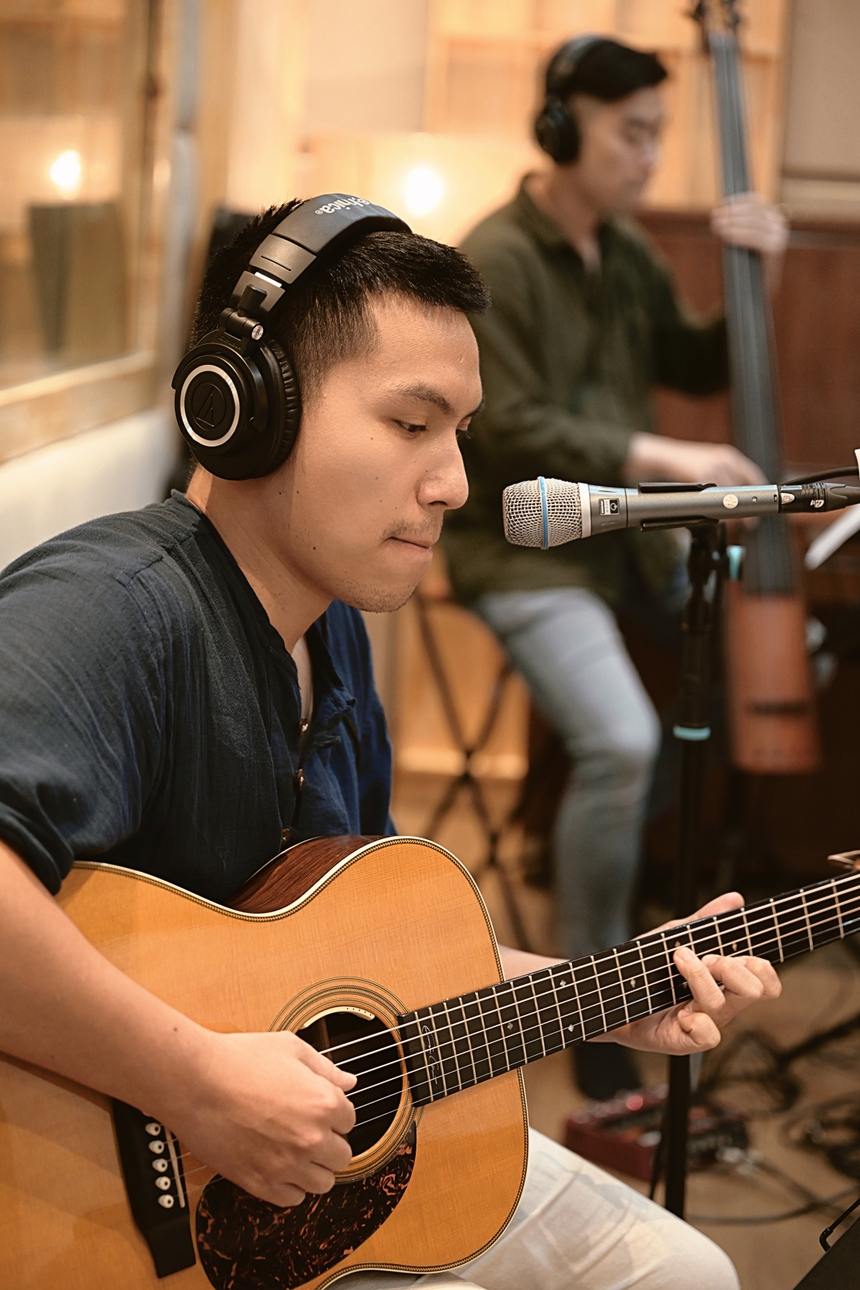 Ra mắt album 'Thanh tùng' của ca sĩ Quỳnh Anh - Ảnh 7. Ra mắt album 'Thanh tùng' của ca sĩ Quỳnh Anh - Ảnh 7.