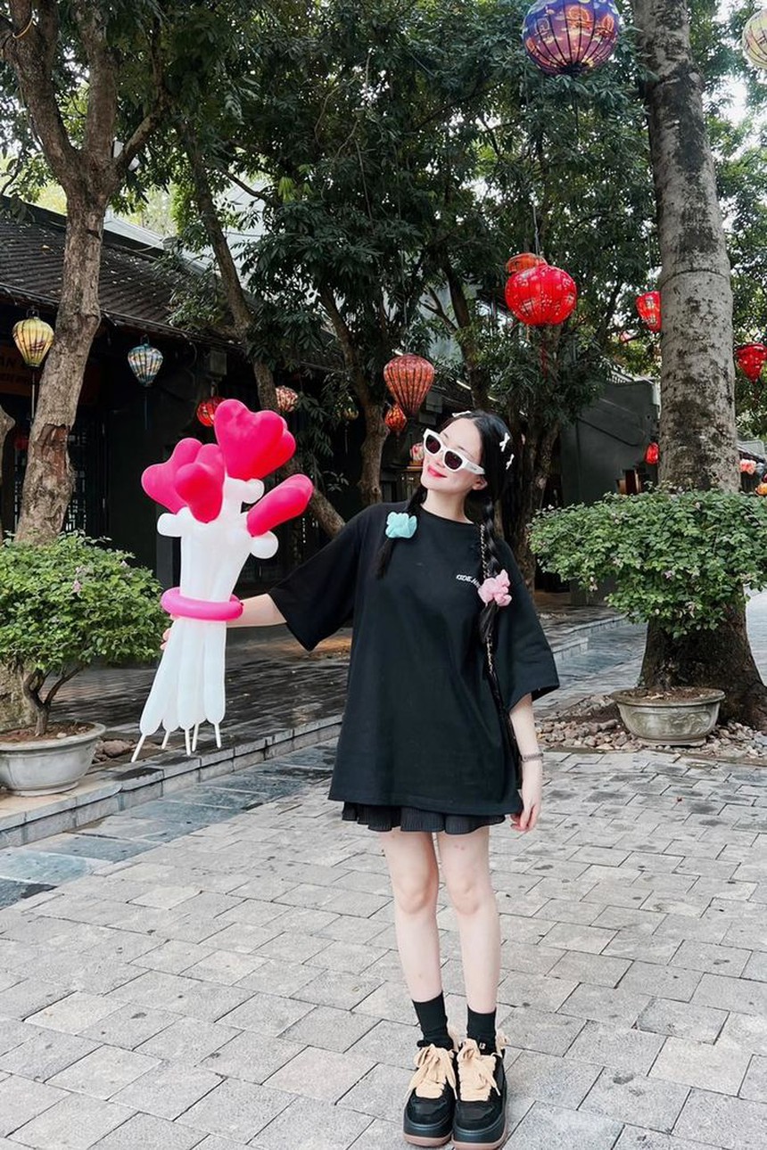 Học Hòa Minzy các kiểu tóc trẻ hóa diện mạo: Đừng quên nhấn nhá bằng dây ruy băng, nơ cài - Ảnh 6.