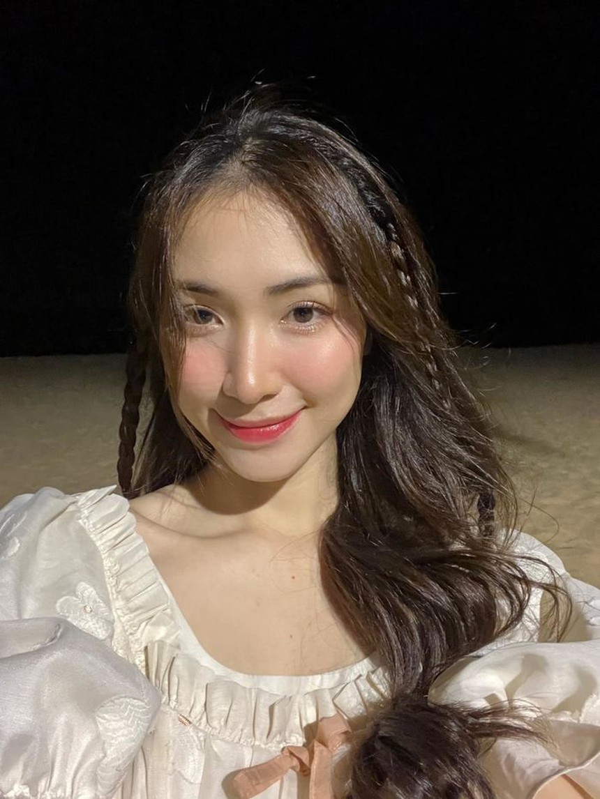 Học Hòa Minzy các kiểu tóc trẻ hóa diện mạo: Đừng quên nhấn nhá bằng dây ruy băng, nơ cài - Ảnh 10.