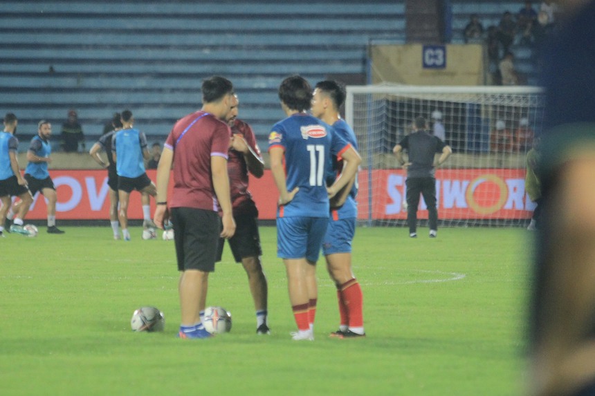 VIDEO HLV Troussier tin tưởng Hùng Dũng, giao vai trò lớn - Ảnh 3.