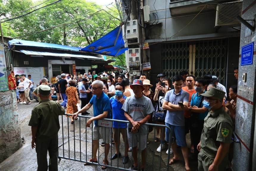 Phó Thủ tướng Trần Lưu Quang đến hiện trường chỉ đạo khắc phục hậu quả Vụ cháy chung cư mini ở Thanh Xuân - Ảnh 7.