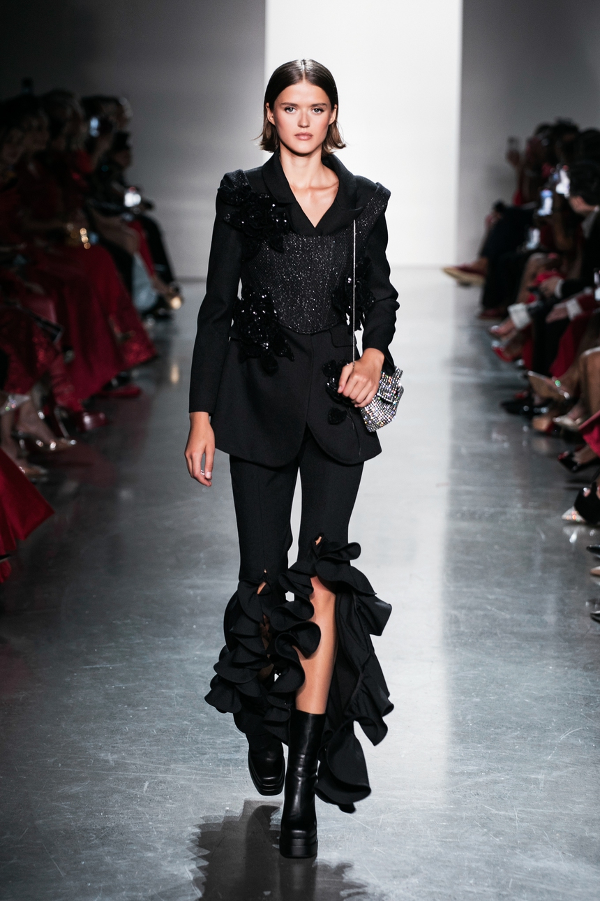 Dàn mẫu ngoại trình diễn BST Xuân - Hè 2024 của NTK Đỗ Mạnh Cường - Ảnh 12. Dàn mẫu ngoại trình diễn BST Xuân - Hè 2024 của NTK Đỗ Mạnh Cường - Ảnh 12.