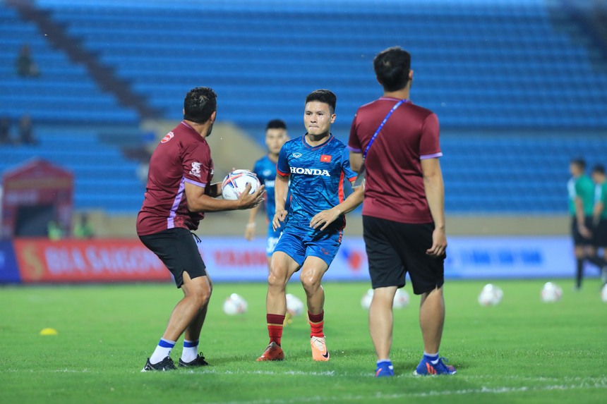 VIDEO Quang Hải mất chỉ số kiến tạo vì đồng đội bỏ lỡ cơ hội đáng tiếc - Ảnh 4.