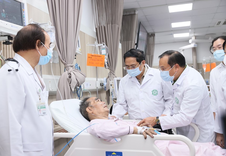 Thủ tướng kiểm tra hiện trường và thăm hỏi sức khỏe nạn nhân trong vụ cháy chung cư mini ở quận Thanh Xuân - Ảnh 7.