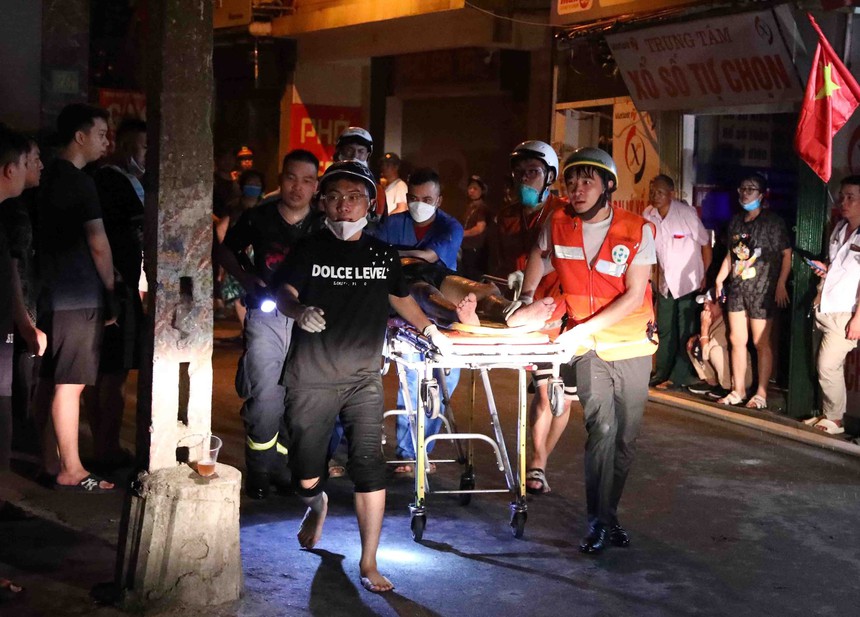 Cháy chung cư mini ở Hà Nội khiến nhiều người thiệt mạng - Ảnh 2.